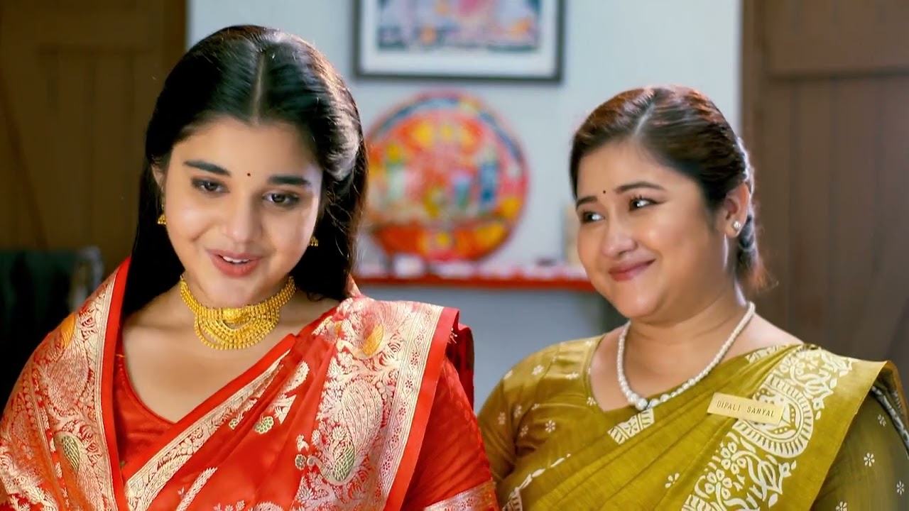 Kusum -  স্বর্গ‌ত মায়ের হার গলায় পরলো কুসুম !