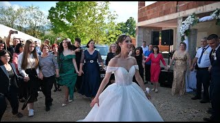 Izlazak najveselije mladenke u Bosanskoj Krajini, svadbeno kolo