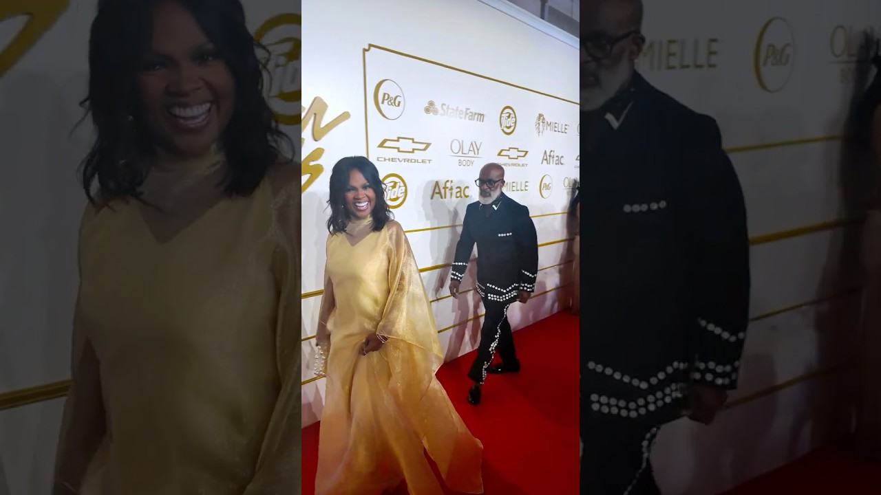 BeBe & CeCe Winans walk the red carpet at the 40th Stellar Awards 