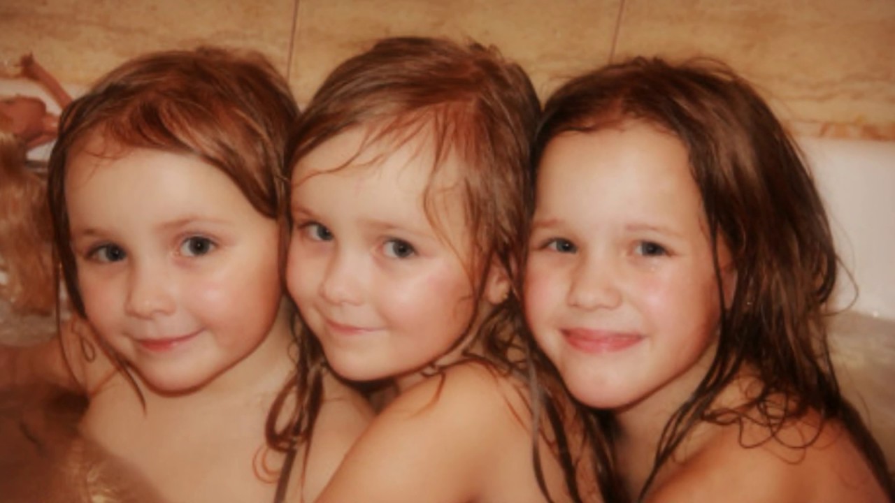 Три дочери три сердца три. Купаю братика. Старший и младший братья в ванной. Голопопые Дочки 3.