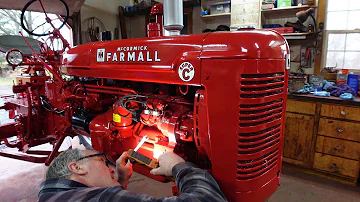 Jak těžký je Farmall Super C?