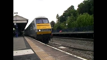 Wrexham & Shropshire Class 67s Passing Princess Risborough, Featuring 67012, 67014 & 67018 4/9/10