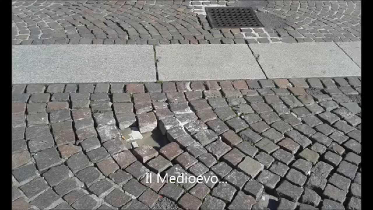 Buche e rattoppi nel centro di Monza