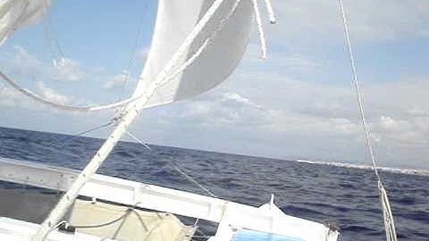 tiki 21 sailing fast at heraklion bay