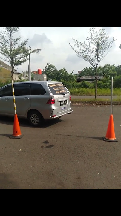 Tips Parkir Mundur Paling Simpel Bagi Siswa Pemula #video #videoshorts .