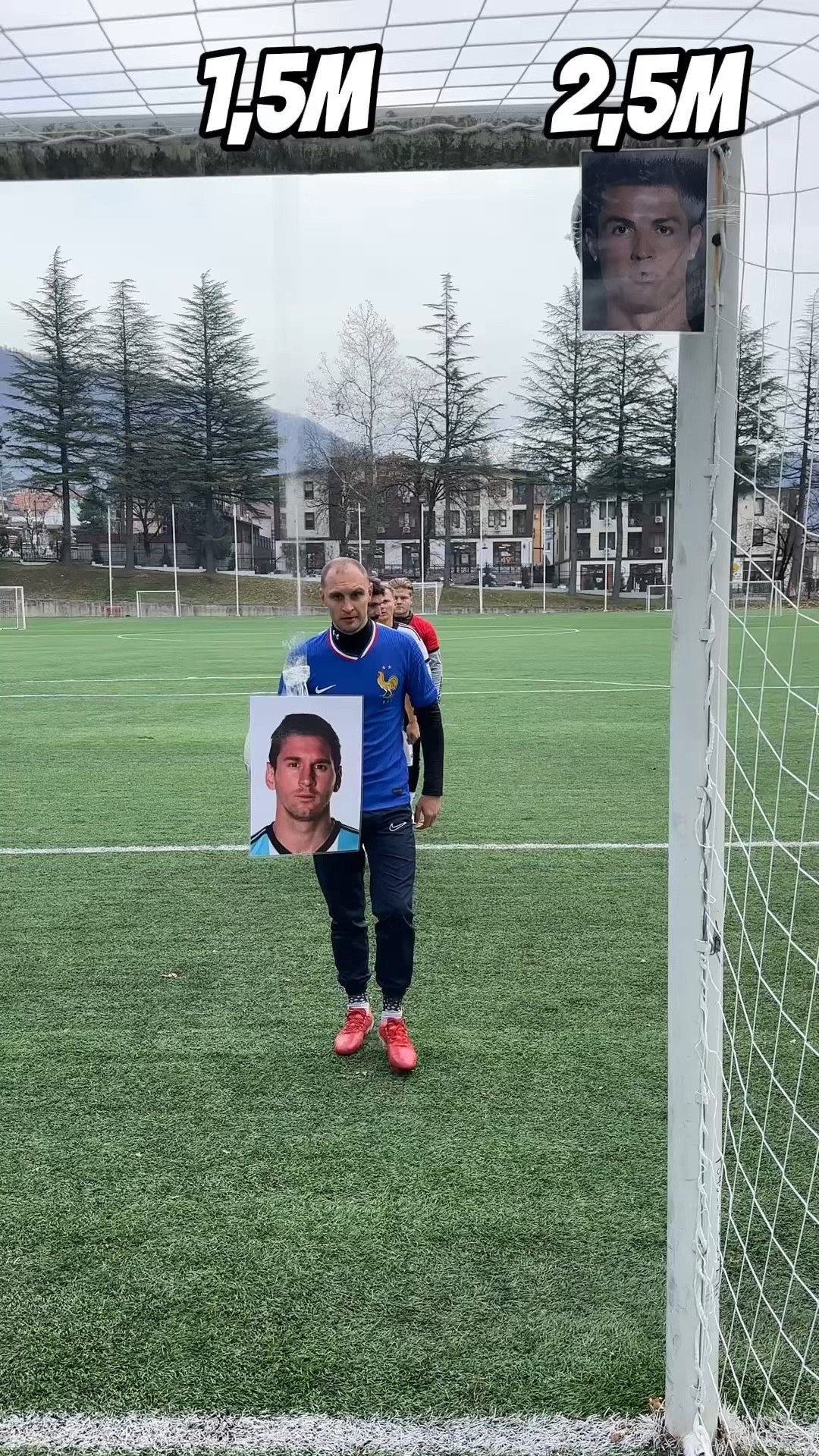 ❌?How do other players relate to Messi and Ronaldo ?