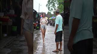 Jalanjalan Ditengah Hujan Lebat shorts tranding ai viral cewekcantik rain relax