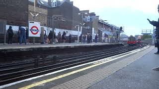 7 trains at Finchley Road