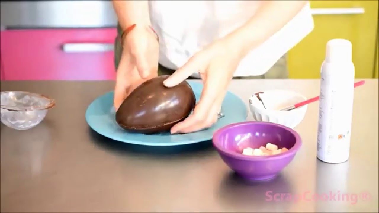Un œuf de Pâques maison au chocolat