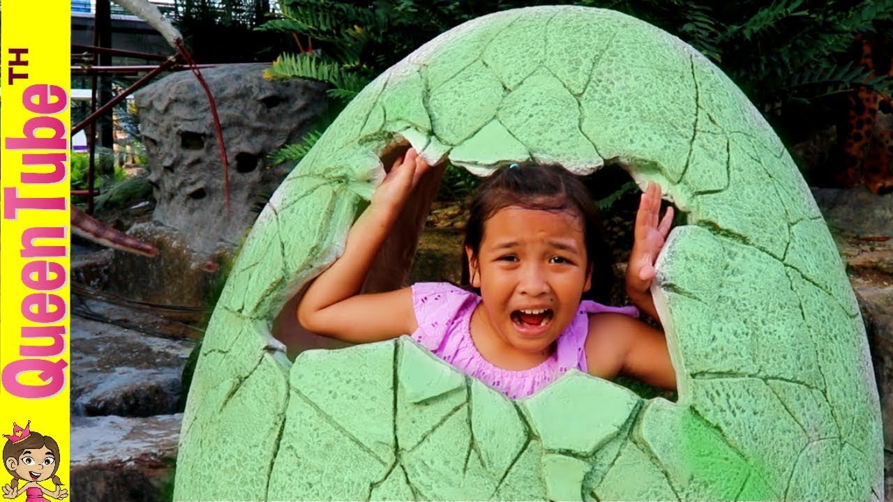 แย่แล้ว น้องควีน เล่นซ่อนหา แต่ทำไมไปโผล่ในไข่ไดโนเสาร์? | Play Hide and Seek | QueenTubeTH ✔︎