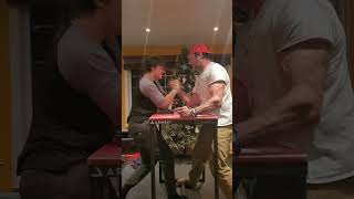 Training with the champ of the house! #armwrestler #larratt #devonlarratt #armwrestling