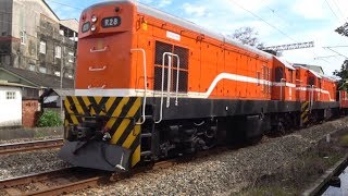 7202次貨物列車通過大林鎮中興路地下道