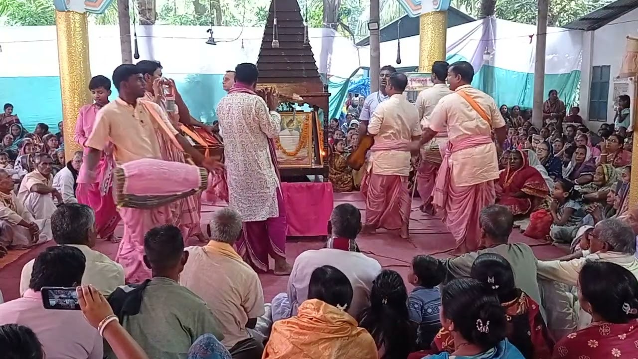 শ্যামল কৃষ্ণ সম্প্রদায়ের জোড়া বাঁশির মনোমুগ্ধকর সুর...