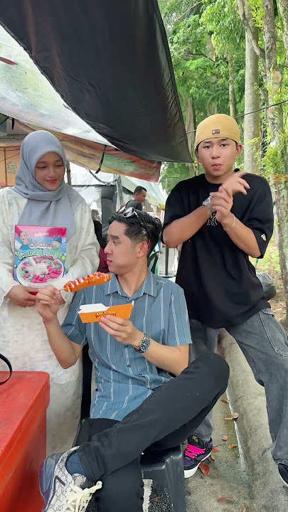 Trend tiktok monika sambil makan corndog 🤣