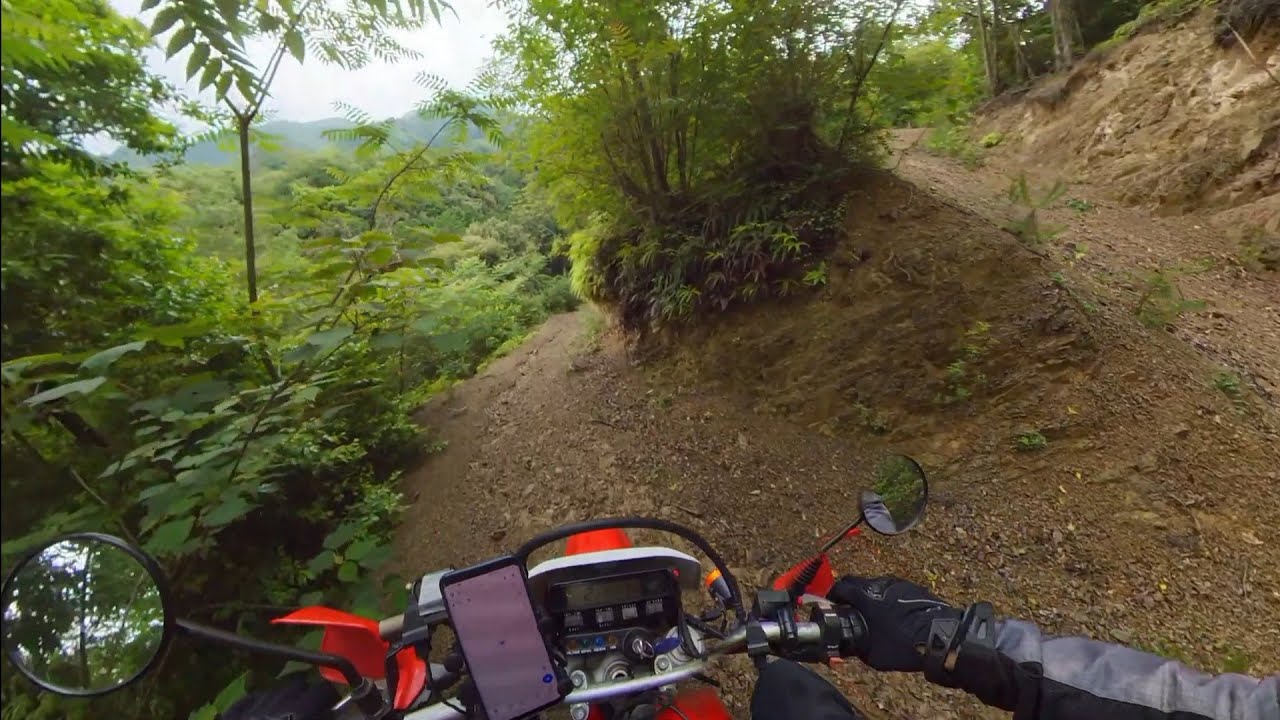 ツーリング気分 XR250 香川県まんのう町 西谷林道 急坂でスタックなんとか脱出