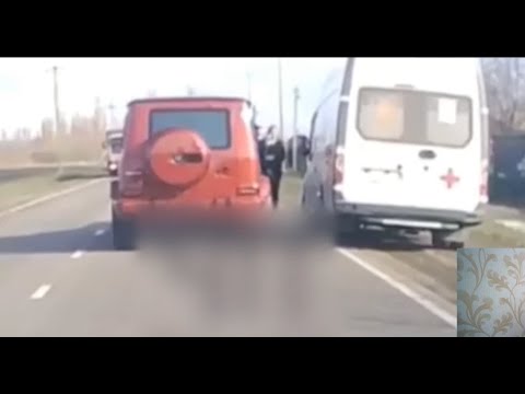 Колдун на красном "Гелике" заблокировал скорую помощь (Реакция)