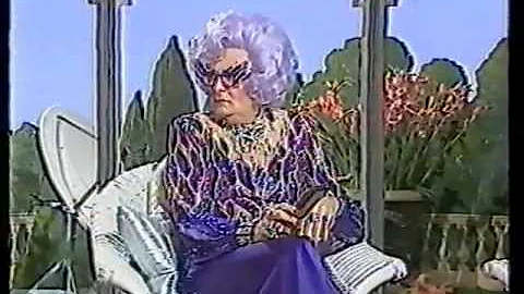 The Dame Edna Experience (1989) (01)
