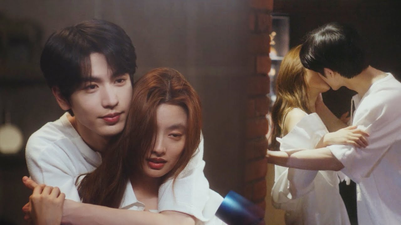 灰姑娘穿霸總襯衫當睡衣，惹火身材霸總招架不住，纏綿一整夜！#中国电视剧#爱你#张凌赫#徐若晗