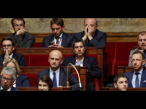 Députés sans cravate dans l'hémicycle : que dit le règlement de l'Assemblée nationale ?