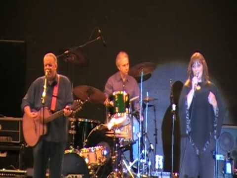 Harry Chapin Tribute Concert 2009-Robin Eve & Fran...