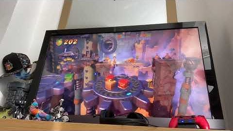 Crash bandicoot 4 it’s about time play through part2 the Hazardous wastes dimension and lani Loli