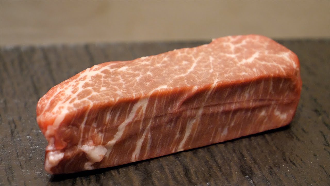 Теппаньяки из говядины Кобе в Кобе, Япония - Стейк из Кобе «САЙ-ДИННГ» -