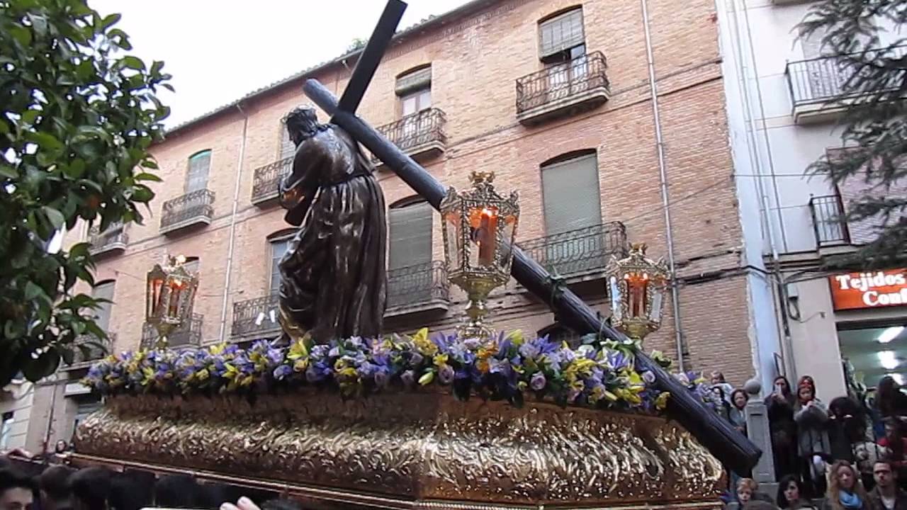 Cristo de las tres caídas de Loja 2013 por tribuna con la banda flor entre espinas
