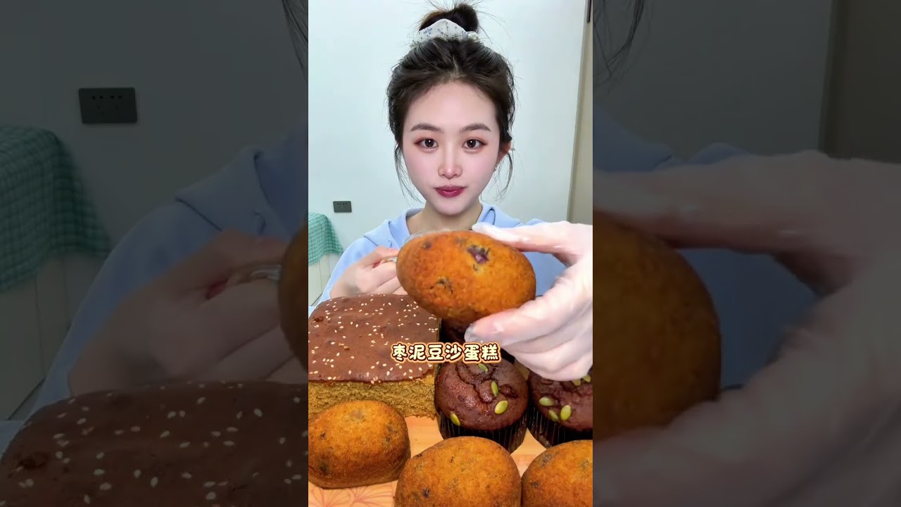 Title: Xiaobai's Food Live-Streaming Journey: From Novice to Follower Magnet
