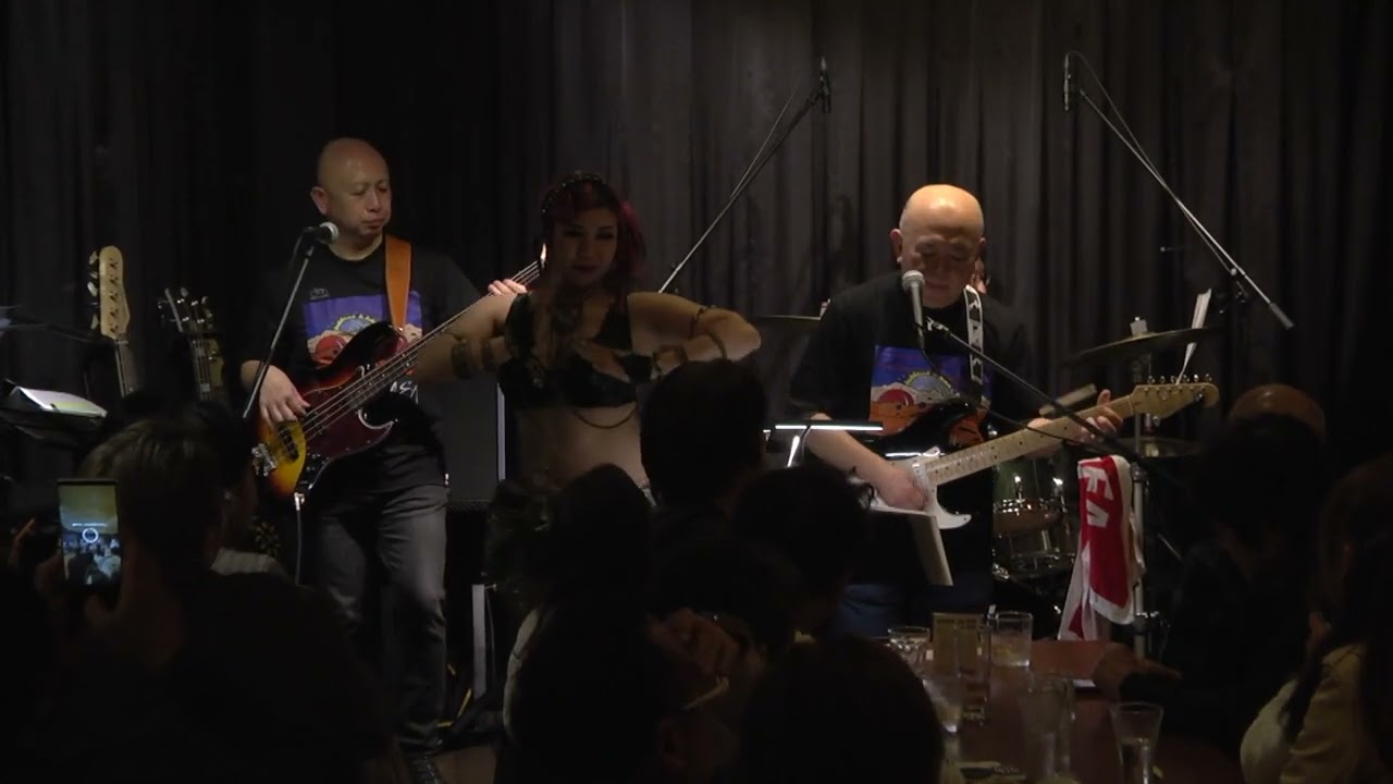 『Bellbottom Blues eric clapton cover』THE CROSS POINT安達久美）