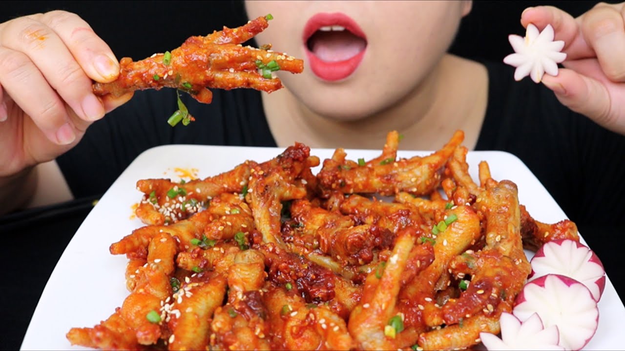 ASMR KOREAN FOOD: EATING SPICY CHICKEN FEET AND RADISH EXTREME CRUNCHY SOUNDS. NO TALKING. MAI ASMR