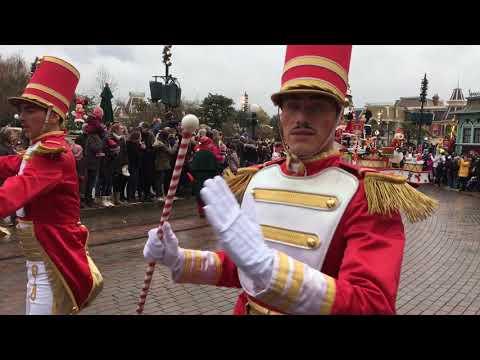 唯一ダッフィー登場のパリのクリスマスパレード！ディズニーランド・パークの「Disney’s Christmas Parade」