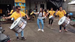 The song sasak batu jongkor, a kecimol version of Kartika buana, is a live rock beduk