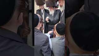 Viznitz Rebbe Saying Sheva Brochos Under A Chupa  - Elul 5782