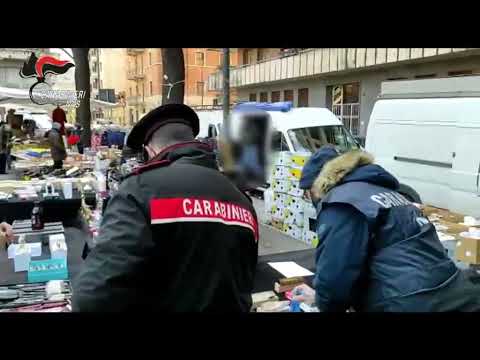 Torino, sequestrati profumi per un valore di 35mila euro al mercato di piazza Benefica