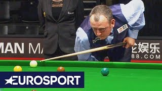 Mark Williams' BIZARRE One-Handed Shot Explained | German Masters Snooker 2019 | Eurosport