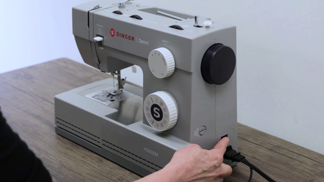 Get Started with the SINGER® Denim Sewing Machine - Changing the Needle 