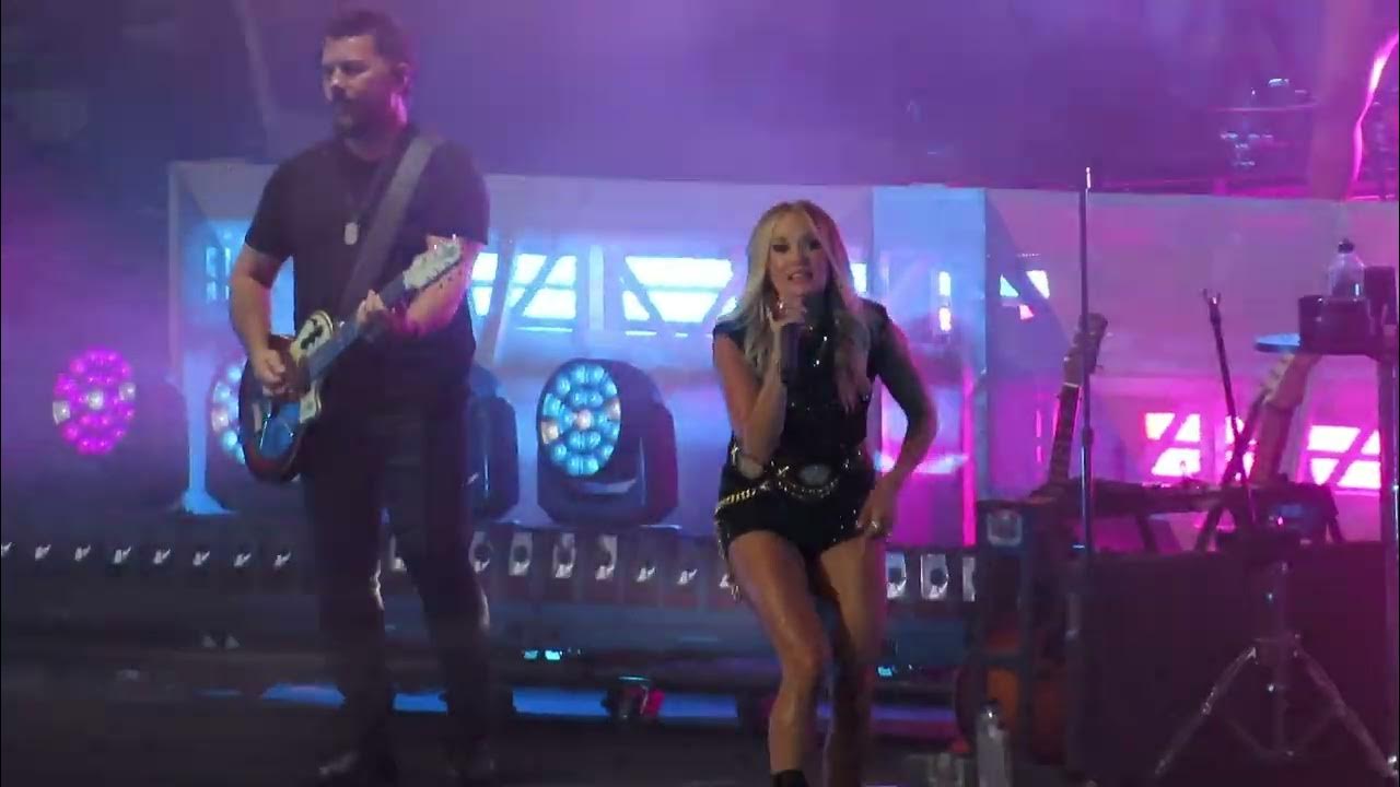2023 08 26 Carrie Underwood - Crazy Angels / Hit Me With Your Best Shot