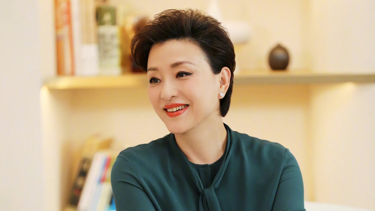 杨澜分享对年轻人的忠告——去找寻真正的快乐丨#杨澜 丨杨澜工作室Yang Lan Studio - YouTube
