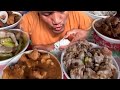 Watch the speedy coconut vendor devour like a champ