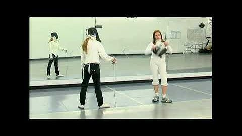 Keeping Distance when Foil Fencing
