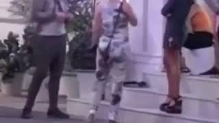 Ma Boli Me Neka Stvar