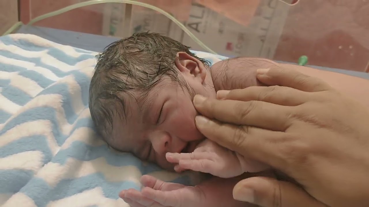 So cute baby girl 😍💗😍 naw baby girl 💞💞