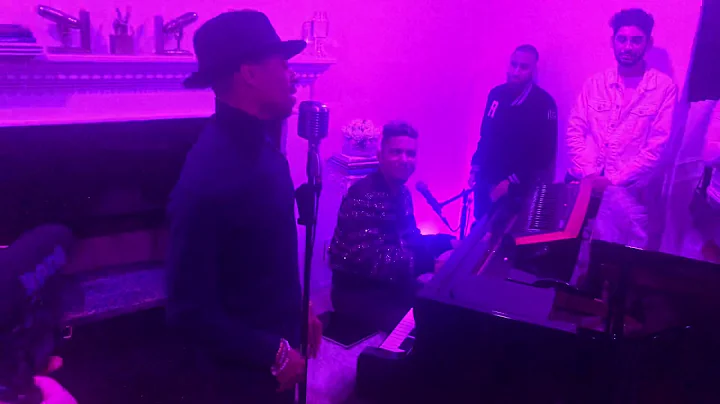 Durand Bernarr singing Freefall with Stevie Mackey