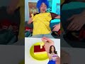 هل أطفأ الشمعة بأصابعه قميص مساعدة مضحك 