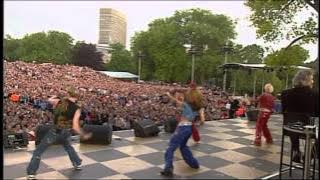 S Club 7 - Don't stop movin' - Live @ Party at the palace 2002 HD