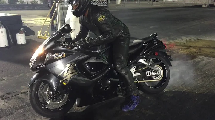 Stock wheelbase Suzuki Hayabusa Fighting off Wheel...