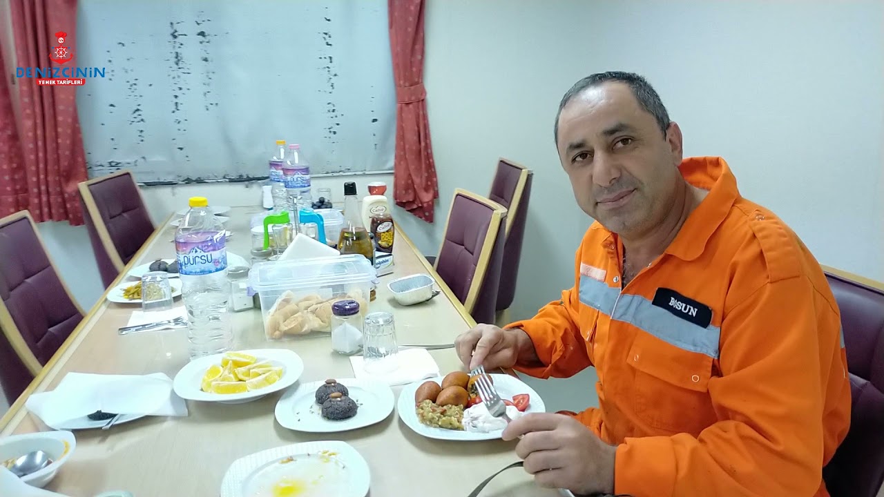 Tanker gemisinde içli köfte ziyafeti var gemilerde personel ne yer Tanker gemisinde içli köfte ziyafeti var gemilerde personel ne yer