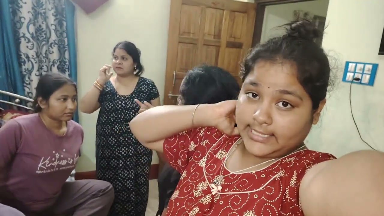 ଭଉଣୀ ମାନେ ଏକାଠି ହେଲା ପରେ ବି ପାଟି ଚୁପ କରି ରହିବାକୁ ପଡିଲା _