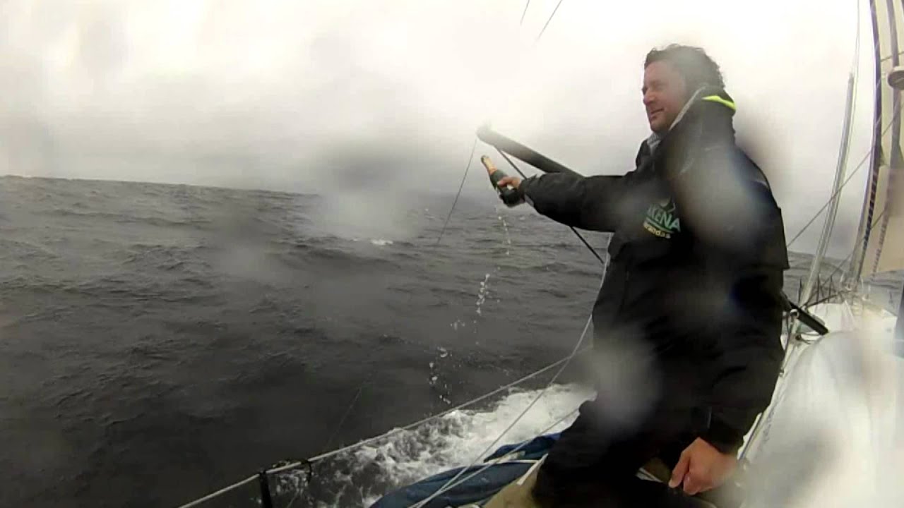 Champagne pour Arnaud Boissières sur Akena Veranda au cap Horn