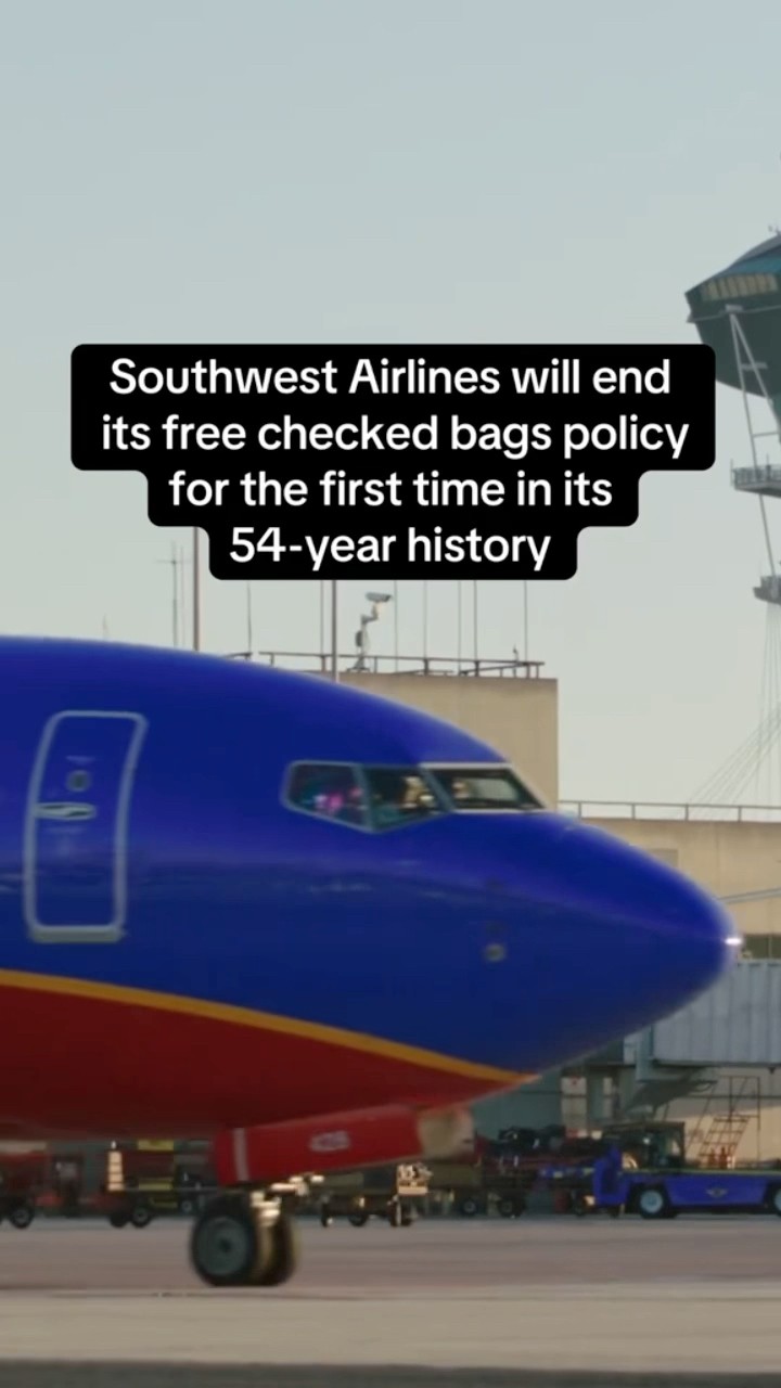 Southwest Airlines to end free checked bags policy #shorts